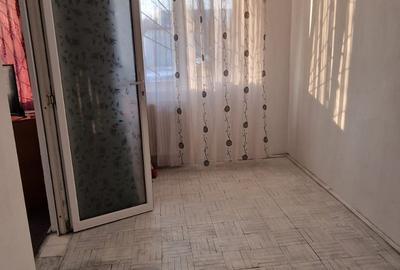 Podul Inalt ,se vinde la parter apartament 2 camere pret 41500 euro negociabil - 10