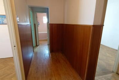 De vanzare apartament 4 camere,Dambul Pietros,etajul 4,confort 1,decomandat. - 1