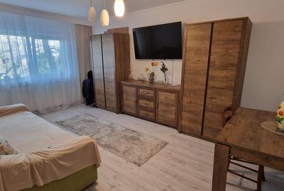 Poarta 6, 3 camere decomandate etajul 1. - 1