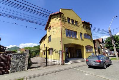 DE ÎNCHIRIAT – Spațiu comercial generos P+2 în zonă Centrală - 1