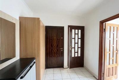 Apartament cu 3 camere decomandat, situat în cartierul Nicolina 2 - 3
