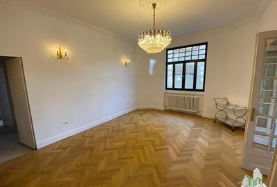 Apartament de vanzare cu 5 camere, imobil consolidat - 3