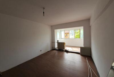 Lacul Tei stradal, vis-a-vis Parcul Circului, 2 balcoane, 75mp, - 2