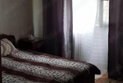 Apartament cu 3 camere semidecomandat în Rahova