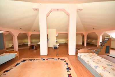 Vila spatioasa, pretabil pentru locuit/clinica, zona Micro 17 – Galati - 54
