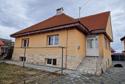 Casă individuală cu 4 camere în Sânpetru