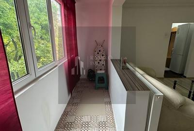 Apartament cu 3 camere semidecomandat în Alexandru Obregia