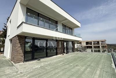 Casă generoasă cu panoramă și 256 mp terasă circulabilă - 3