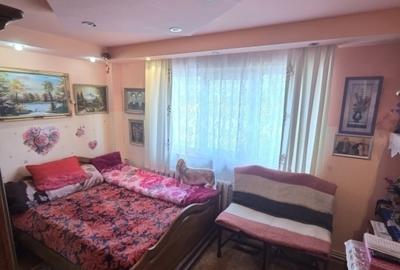 Apartament cu 3 camere semidecomandat în Alexandru cel Bun