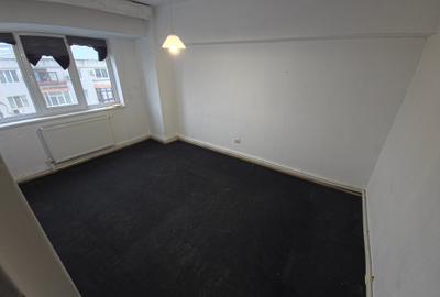 Ultracentral Tomis Mall 3 camere decomandat etaj 3/7 - 36