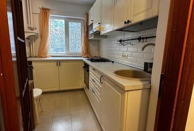 Apartament cu 3 camere semidecomandat în Tineretului