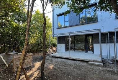 Casă cu 5 camere în Mogoșoaia