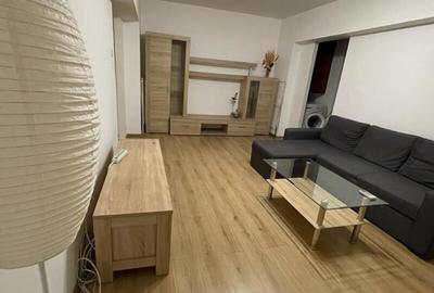 Apartament cu 3 camere semidecomandat, mobilat în Timpuri Noi