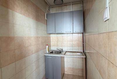 Stirbei Voda colt cu Calea Victoriei, 2 camere nemobilate, etaj 8/8 - 9