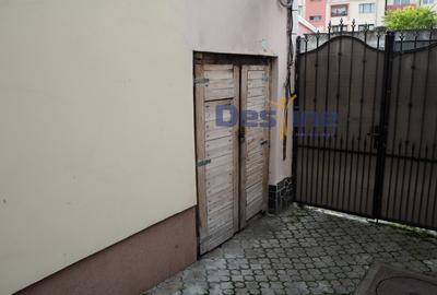 Casă individuală cu 1 camere în Central