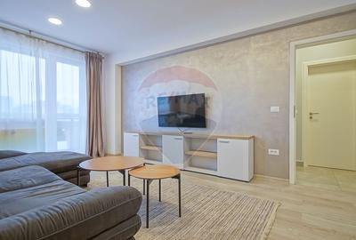 Apartament cu 2 camere decomandat, mobilat în Tractorul
