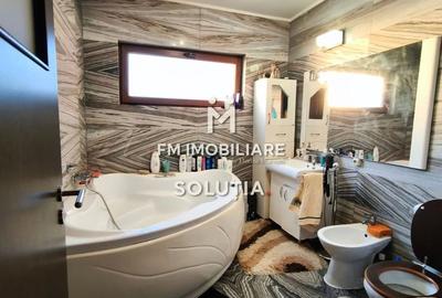 Casă tip insiruită | 2 etaje | curte amenajată | Baia Mare - 12
