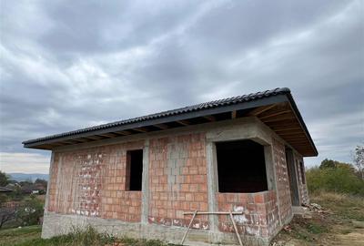 Casa la rosu cu 4 camere 2 bai Ocolis - 13