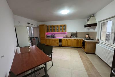 Vilă spațioasă  cu 12 camere de  închiriat situată în localitatea Eforie Nord - 4