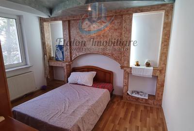 Apartament 4 camere, 2 bai, etaj 2, zona Bradet