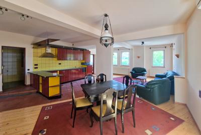 Vila 7 camere, ultracentral, zona AFI Mall, 3 parcari private, curte,0% comision - 2