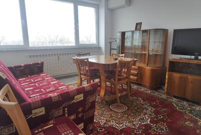 Apartament cu 3 camere semidecomandat în Titan