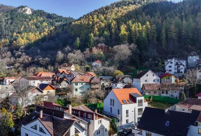 La poalele Tâmpei — vilă contemporană în Schei - 2
