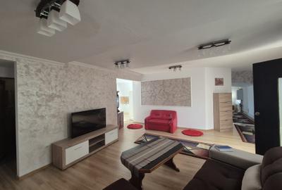 Apartament la casa, 4 camere in Schei - 2