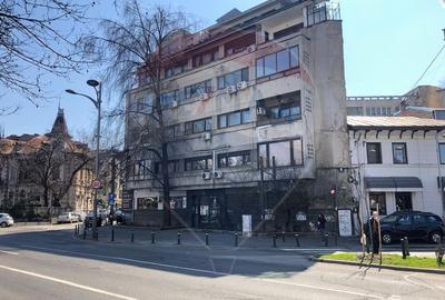 Apartament cu 4 camere nemobilat in P-ta Victoriei - Lascar Catargiu - 1