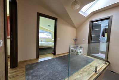 De inchiriat! Apartament de 3 camere, 100 mp pe 2 niveluri, Eroilor - 8