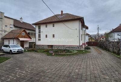 Casă individuală cu 5 camere în Calea Dumbrăvii