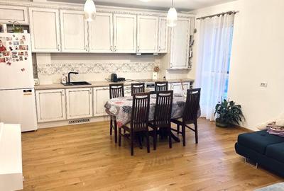 Apartament cu 3 camere decomandat în Florești