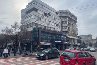 Spatiu comercial de inchiriat Piata Victoriei 3, Bloc Unirea - 3