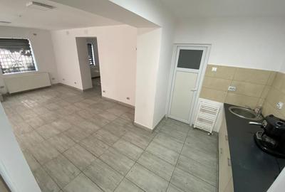 Apartament spațios, 6 camere, parter vilă, 4 min de Parcul Carol, 130 mp - 1
