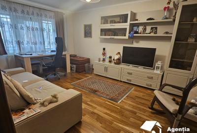 Apartament cu 3 camere decomandat în Zorilor