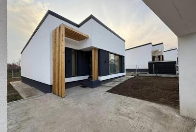 CASA INDIVIDUALA, 4 CAMERE, 2 BAI SI POD, VALEA ADANCA ZONA 5 DRUMURI - 1