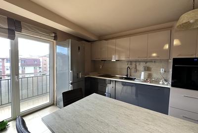 De inchiriat! Apartament de 3 camere, 100 mp pe 2 niveluri, Eroilor - 3