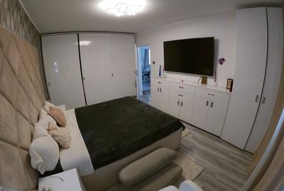 Apartament cu 3 camere semidecomandat, mobilat în Pantelimon