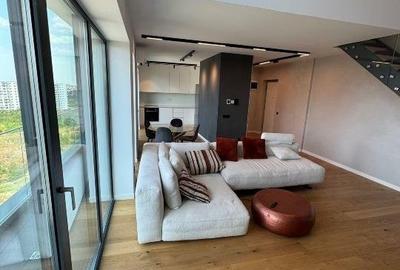 Penthouse cu 3 camere semidecomandat în Est