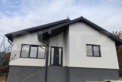 Casă parter cu panoramă deosebită, acces excelent și toate utilitățile - 1