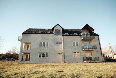 De vanzare bloc la gri format din 9 apartamente - 1