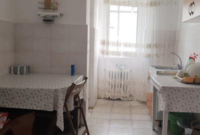 Apartament decomandat cu 3 camere, etaj 7/8, Vaslui zona Traian - 4