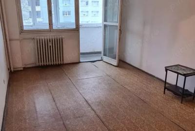 Apartament cu 3 camere decomandat în Lacul Tei