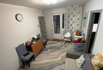 Apartament cu 3 camere semidecomandat în Tătărași