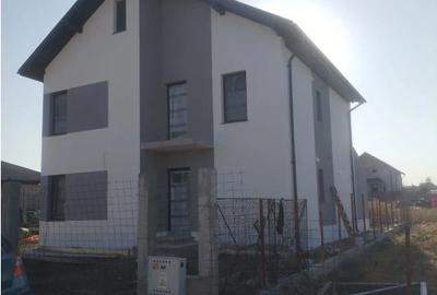 Casă individuală cu 5 camere în Lazu