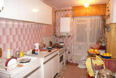 Apartament cu 3 camere decomandat, mobilat în Zorilor