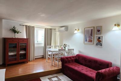 Garsoniera, suprafata 47 mp, mansarda in vila, zona 15 Noiembrie! - 1