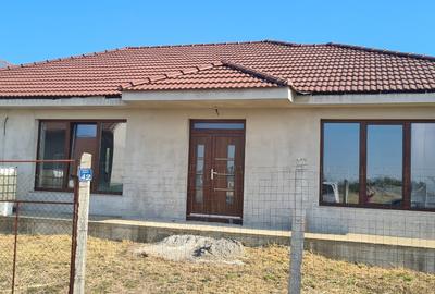 Casa de vânzare cu 3 fronturi stradale - 1