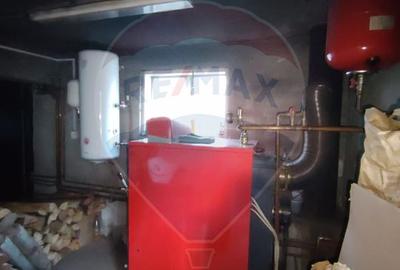 Case cu 7 camere de vânzare în comuna Panaci, sat Drăgoiasa. - 20