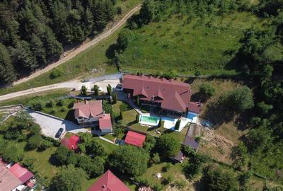 Pensiune in zona de munte-Baia de Fier - 1